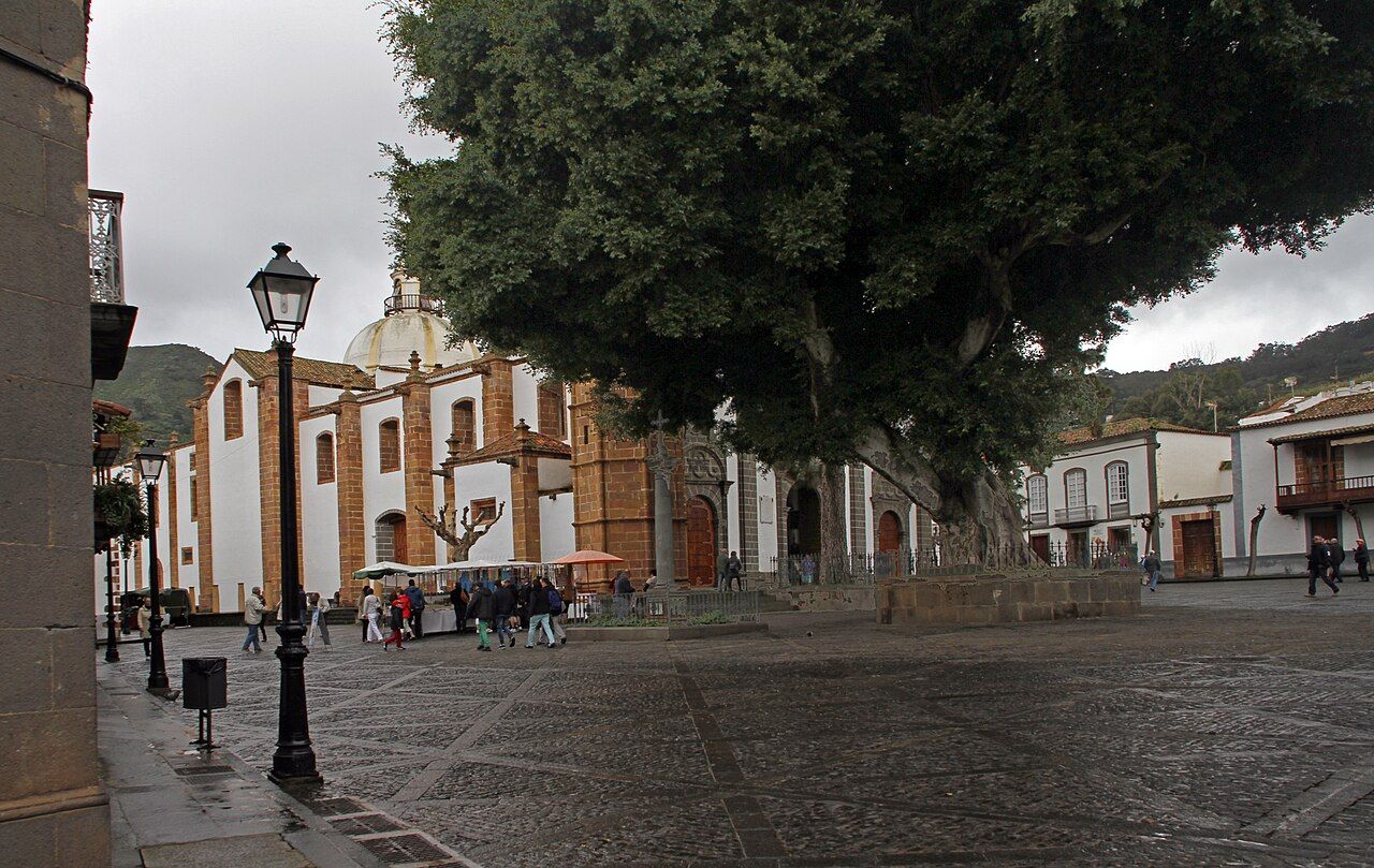 Casco de Teror junto a la Basílica del Pino, adonde llegan los peregrinos en las Fiestas del Pino